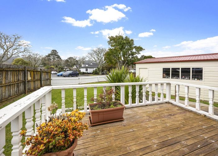  at 39 Redlands Grove, Swanson, Waitakere City, Auckland