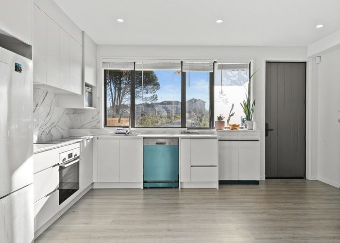  at 10 Karoro Road, Flat Bush, Manukau City, Auckland