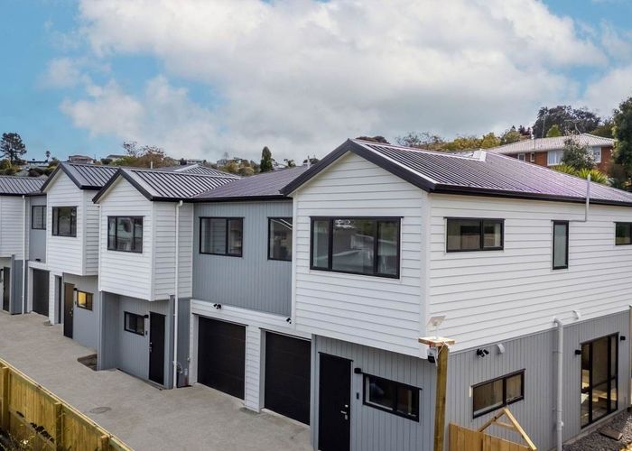  at 64 Girrahween Drive, Totara Vale, Auckland