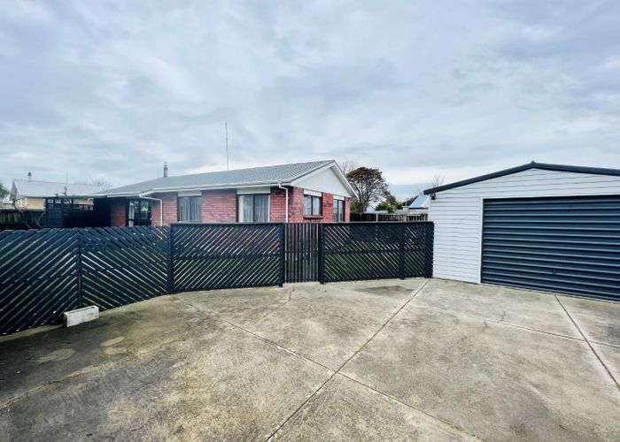  at 2/25 Inwoods Road, Parklands, Christchurch