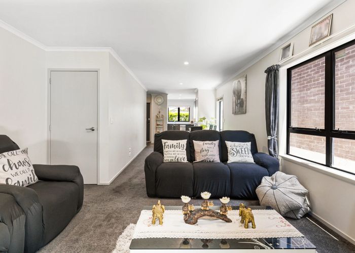  at 24 Tutuwhatu Crescent, Weymouth, Manukau City, Auckland