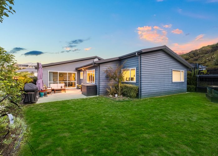  at 6 Spritsail Place, Whitby, Porirua