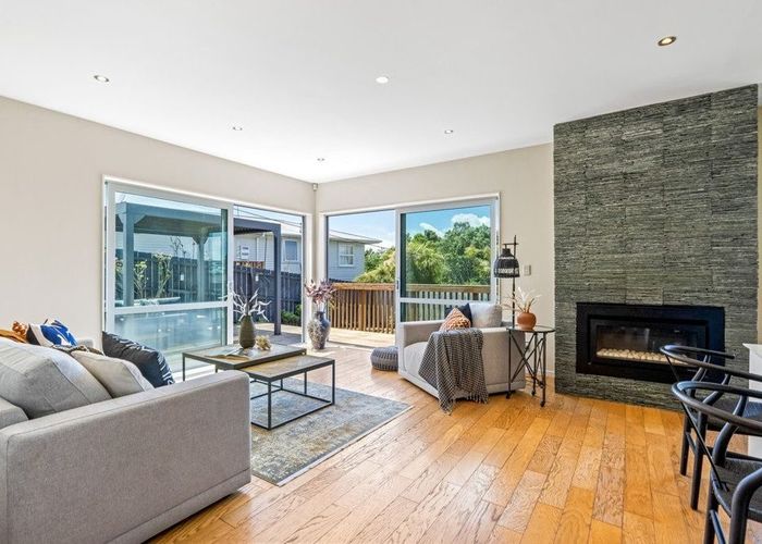  at 17 Limmer Place, Browns Bay, Auckland