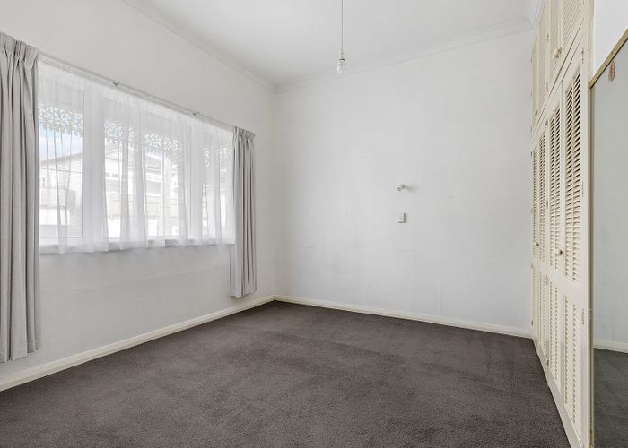  at 32 Hall Street, Newtown, Wellington
