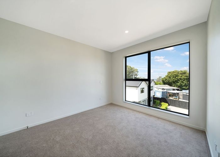  at 5/107 Hobsonville Road - One week rent free, West Harbour, Waitakere City, Auckland
