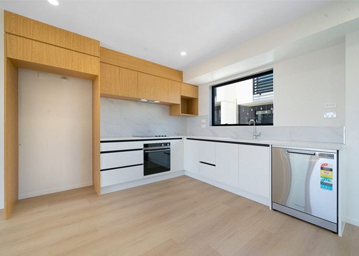  at 1/16 Hewlett road, Massey, Waitakere City, Auckland