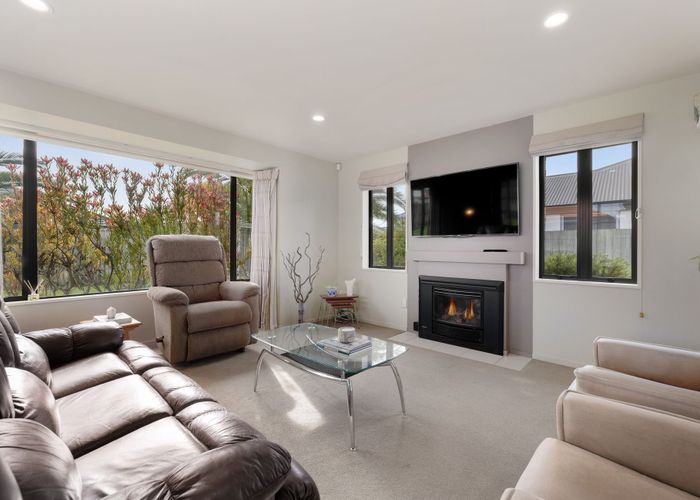  at 18 Sandalwood Place, Waimairi Beach, Christchurch City, Canterbury