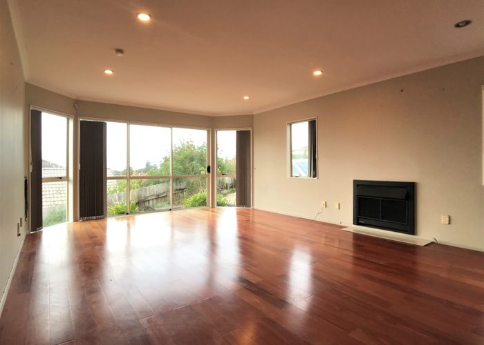  at 16 McFetridge Place, Hillcrest, Auckland