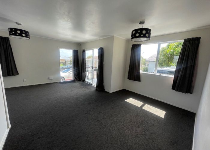  at 2/4 Silver Creek Road, Weymouth, Manukau City, Auckland