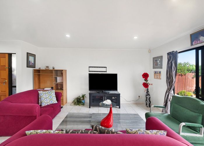  at 2/55 Aviemore Drive, Highland Park, Manukau City, Auckland