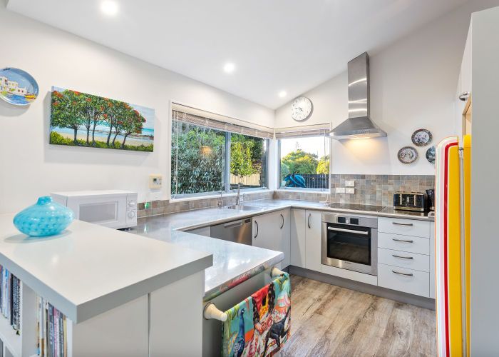  at 82 Te Moana Road, Waikanae Beach, Kapiti Coast, Wellington