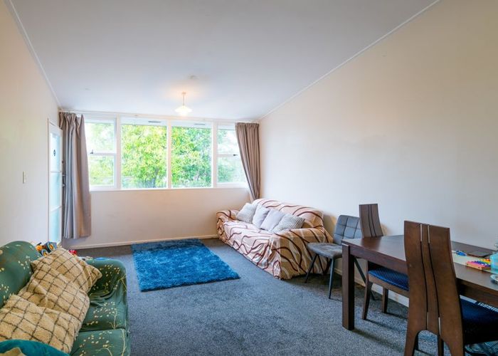  at 2/6 Puka Street, Onehunga, Auckland