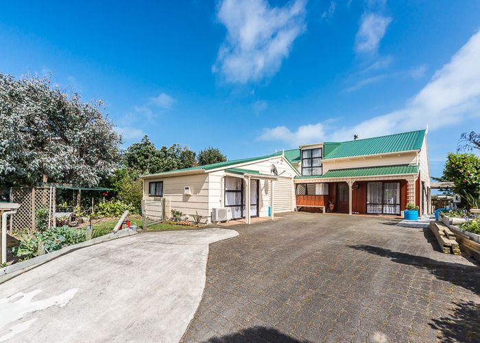  at 44 Tasman Road, Otaki Beach, Otaki