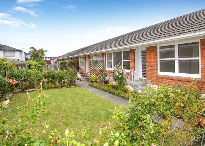  at 2/34 Lake Pupuke Drive, Takapuna, Auckland