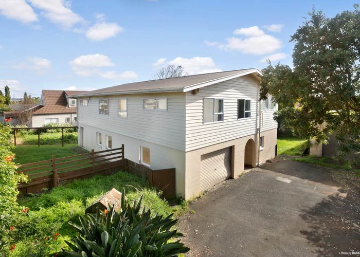 at 3 Corrella Road, Belmont, Auckland