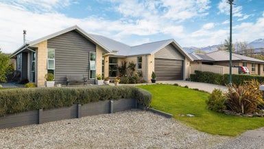  at 5 Missy Crescent, Mount Pisa