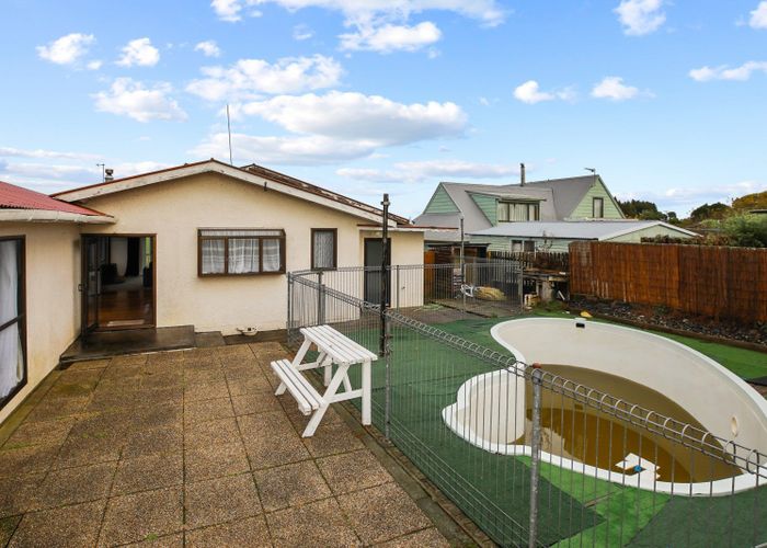  at 176 Collins Road, Temple View, Hamilton