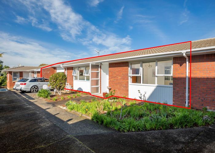  at 2/28 Matai Road, Greenlane, Auckland