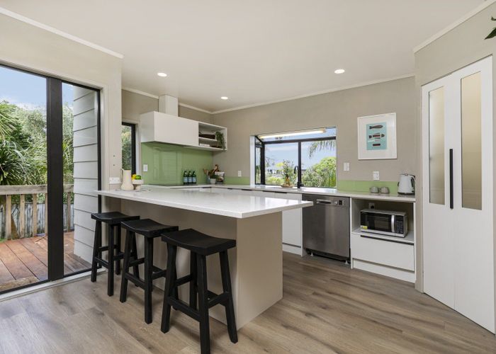  at 33 Waipuia Place, Greenhithe, North Shore City, Auckland