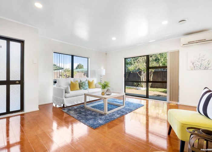  at 2/52 Fairview Road, Papatoetoe, Auckland