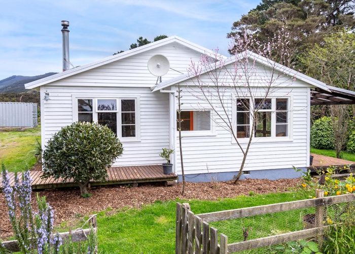  at 812 Western Lake Road, Western Lake, Featherston