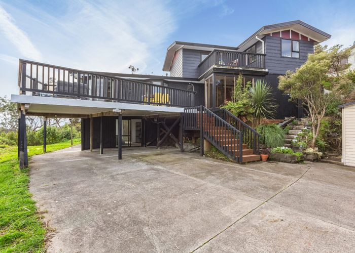  at 14 Staysail Place, Whitby, Porirua