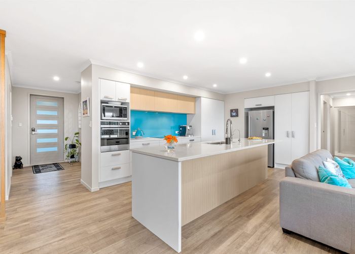  at 16 Ruth Craig Place, Stanmore Bay, Whangaparaoa