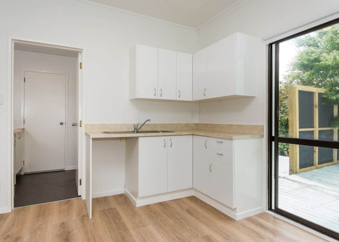  at 3/683 East Coast Road, Browns Bay, North Shore City, Auckland