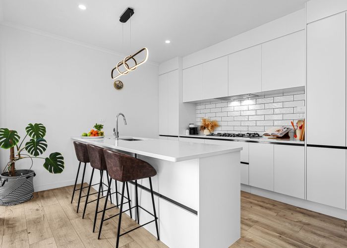  at 562D Beach Road, Rothesay Bay, North Shore City, Auckland