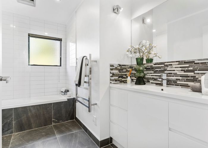  at 3/30 Howe Street, Howick, Auckland