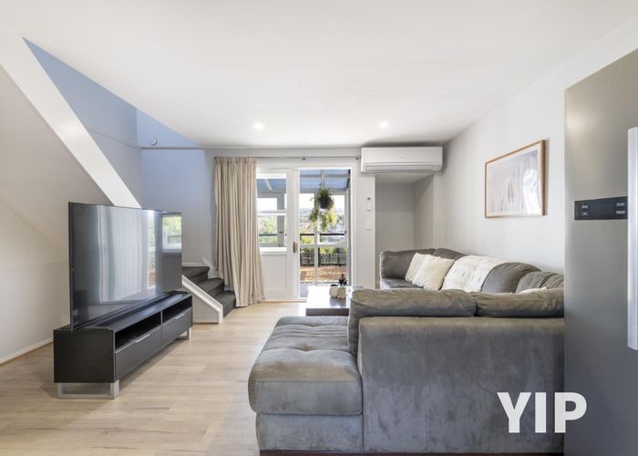  at 2/25 Kingsbridge Place, Newlands, Wellington