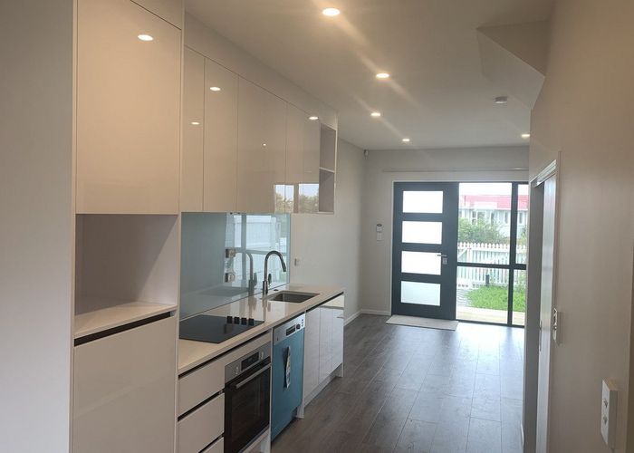  at 4/24 Tara Road, Henderson, Auckland