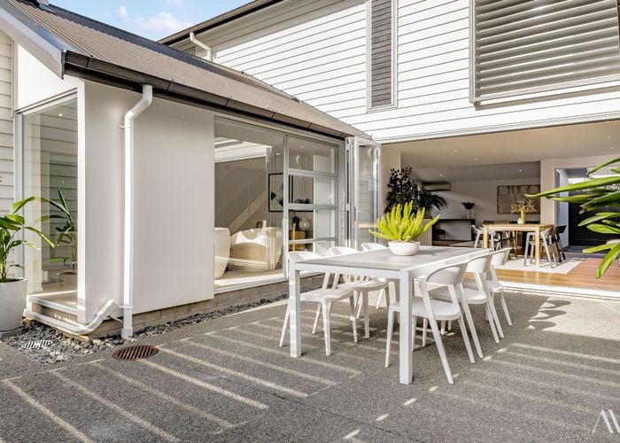  at 39 English Oak Drive, Schnapper Rock, Auckland