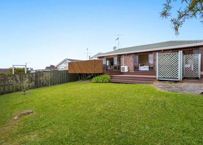  at Massey East, Waitakere City, Auckland