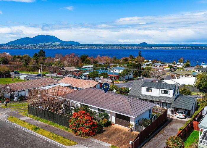  at 2/8 Kinder Street, Acacia Bay, Taupo, Waikato