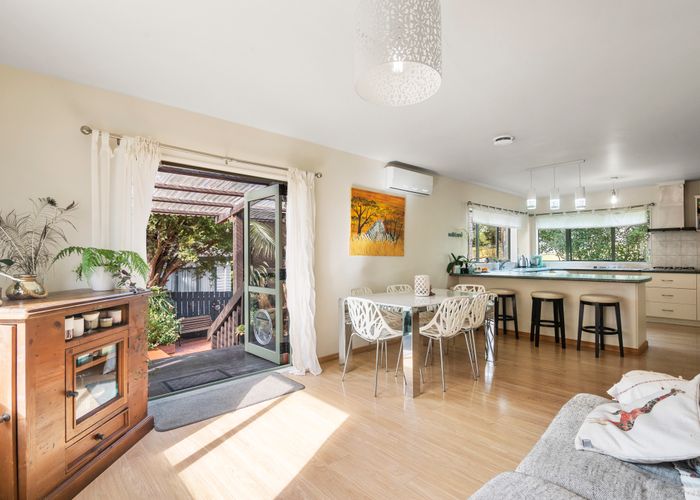 at 2/12 Patons Road, Howick, Auckland