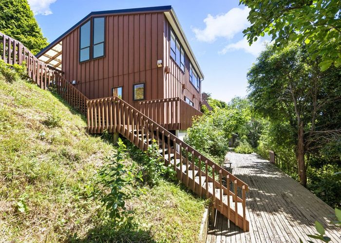  at 16 Bushland Grove, Paparangi, Wellington