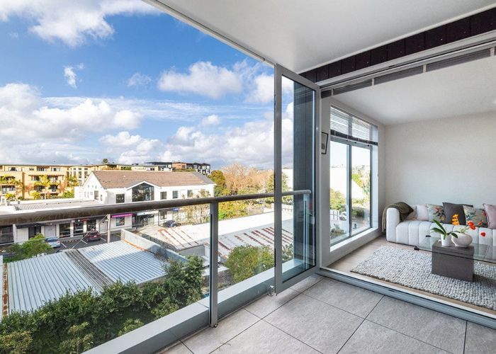  at 305/19 Bute Road, Browns Bay, North Shore City, Auckland