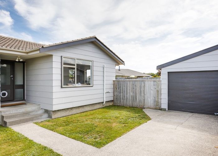  at 25 Chelmarsh Place, Highbury, Palmerston North