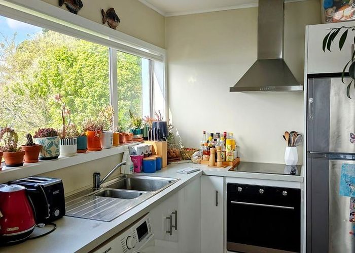  at 8D Nikau Road, Point Howard, Lower Hutt, Wellington