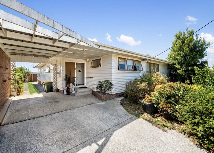  at 32 Woodford Avenue, Henderson, Waitakere City, Auckland