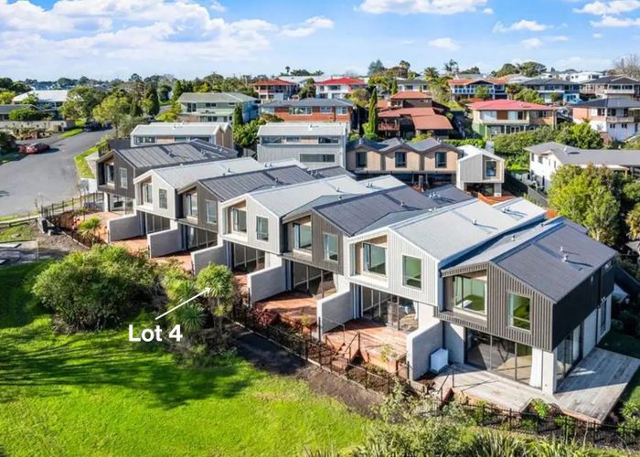  at 4/98-100 Walker Road, Point Chevalier, Auckland City, Auckland