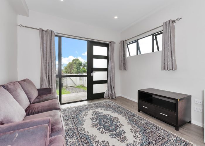  at 3/24 Tara Road, Henderson, Waitakere City, Auckland