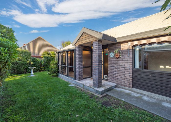  at 2/47A Main Road, Redcliffs, Christchurch