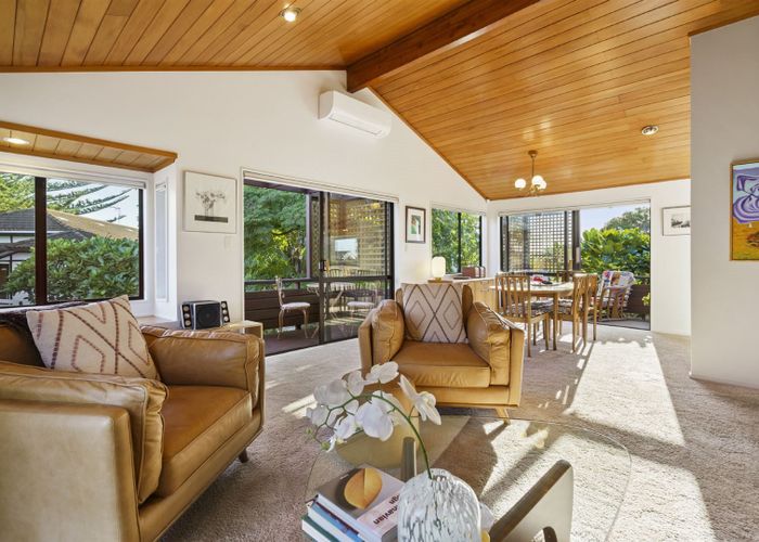  at 4/11 Faulkner Road, Northcote Point, Auckland