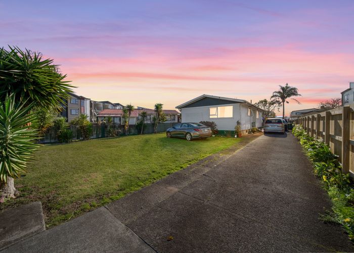  at 22 Watchfield Close, Mangere, Auckland