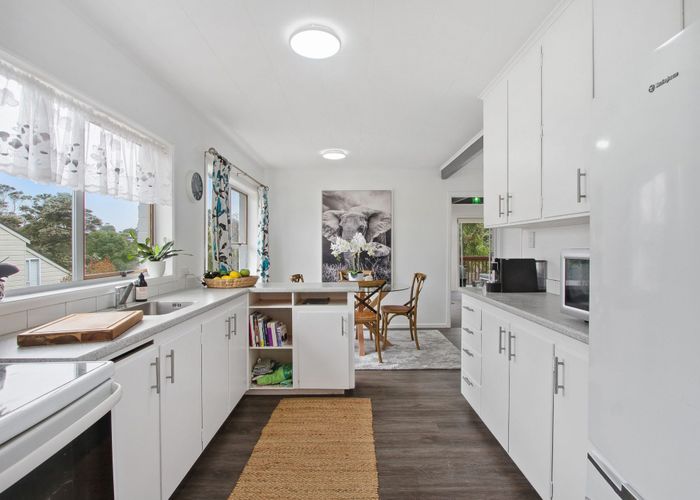  at 2/47 Girrahween Drive, Tōtara Vale, Auckland