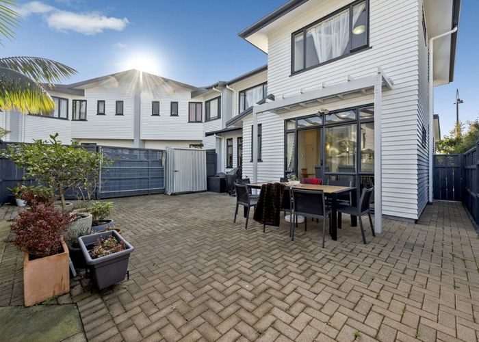 at 6/2 Armoy Drive, East Tamaki, Manukau City, Auckland