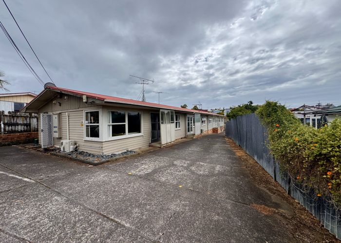  at 2/93 Barrack Road, Mount Wellington, Auckland