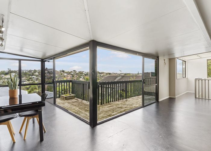  at 1/614 Beach Road, Browns Bay, Auckland
